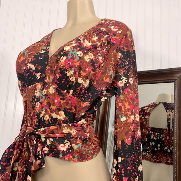 Anthropologie Tops - Anthropologie Floral Deep V Neck Keyhole Back Longsleeve Tie Top Large Like New